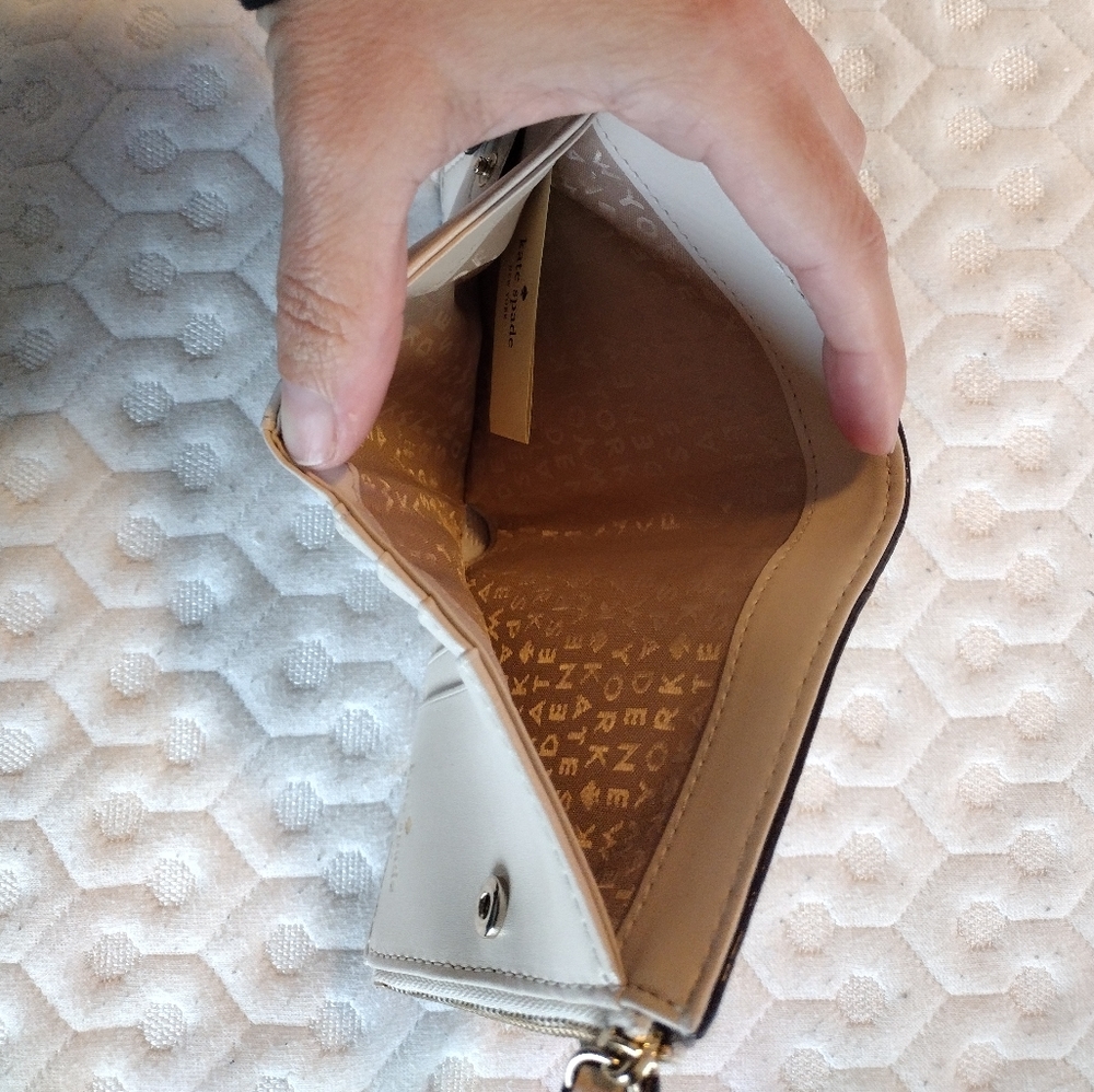 Kate Spade wallet - Picture 4 of 5